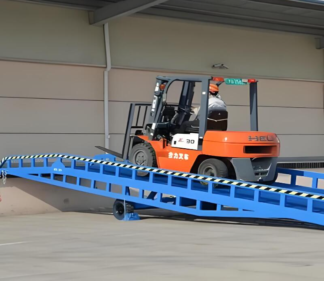 桓仁移动式卸货平台（叉车用）